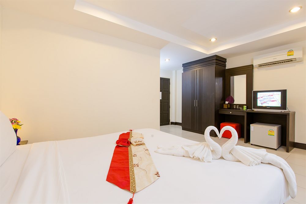 Nirvana Inn Patong Екстериор снимка